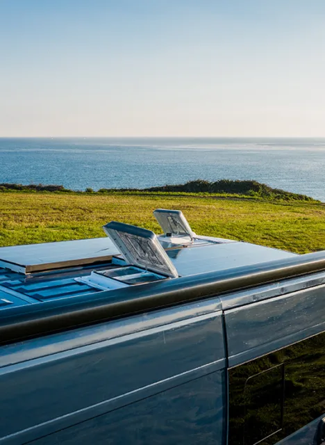 Instalación de claraboyas camper en Asturias